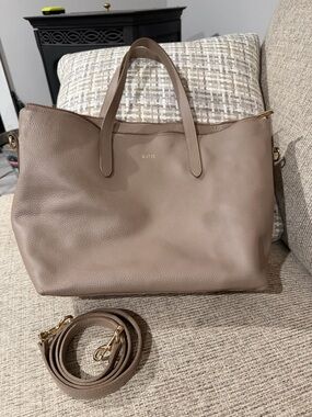 Cuyana Medium Carryall Tote Taupe Leather Shoulder Bag Crossbody Strap GUC